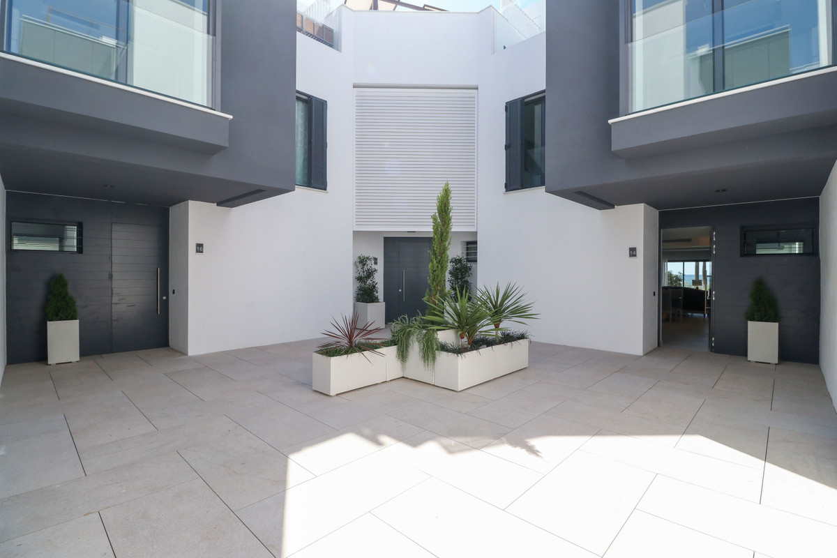 3 Bedroom Villa for Sale in Estepona — view 18
