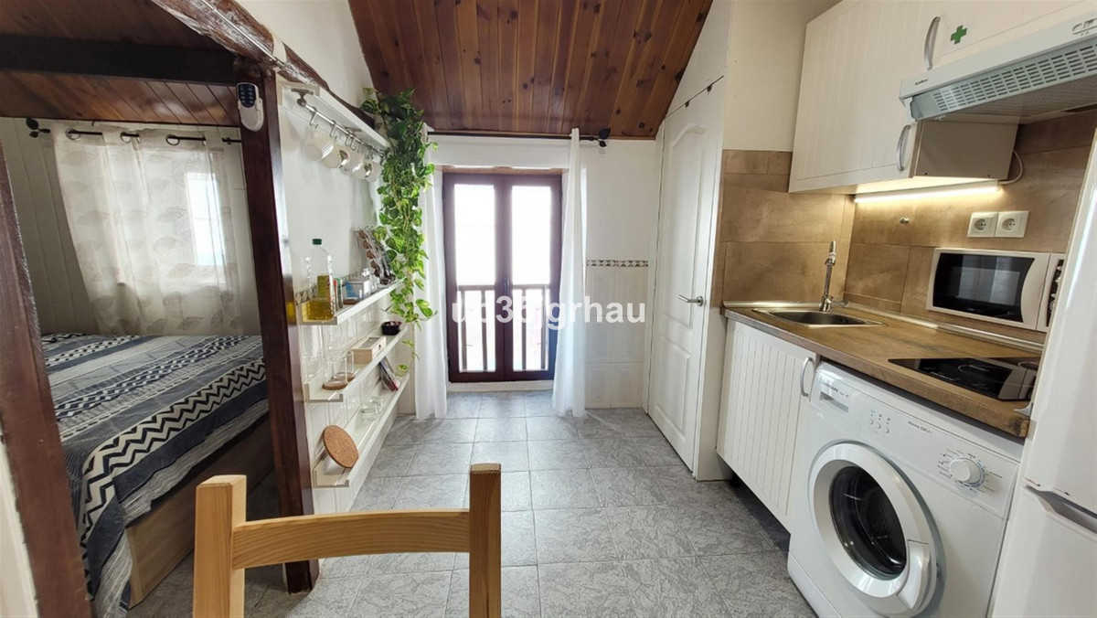 1 Bedroom Apartment for Sale in Estepona — 3