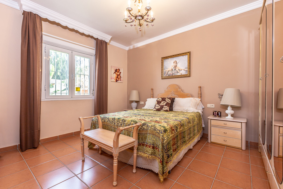 4 Bedroom Villa for Sale in Marbella — view 17