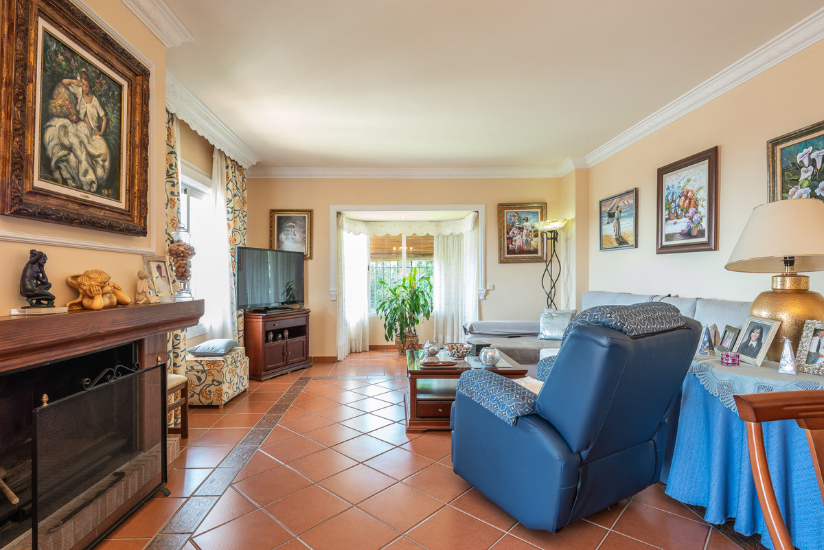 4 Bedroom Villa for Sale in Marbella — view 19