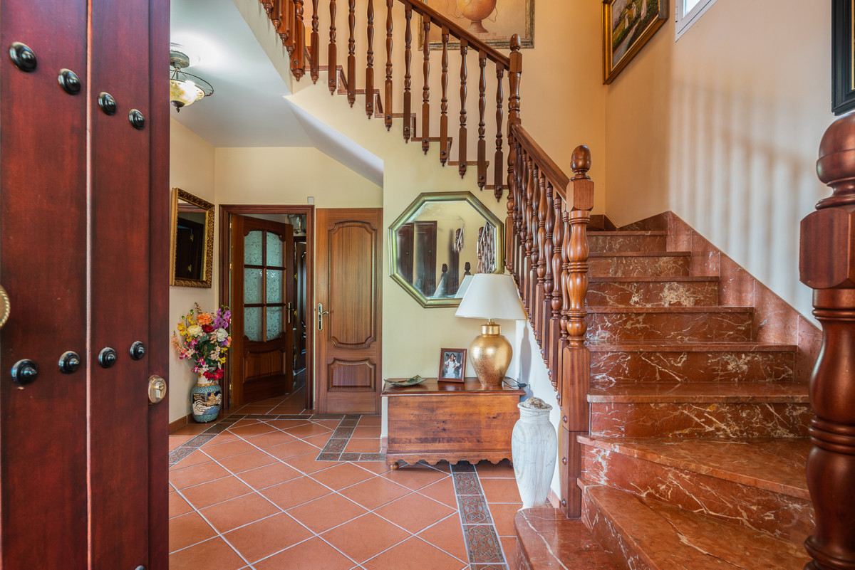 4 Bedroom Villa for Sale in Marbella — view 20