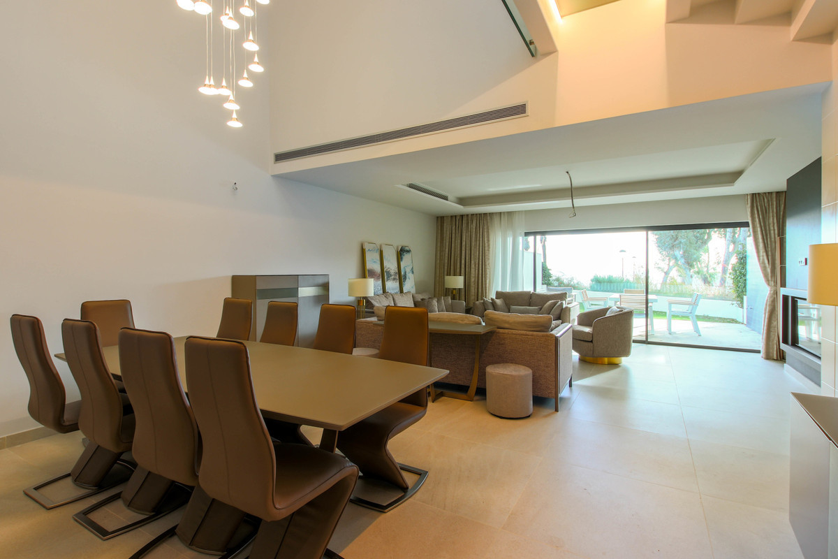 3 Bedroom Villa for Sale in Estepona — 2