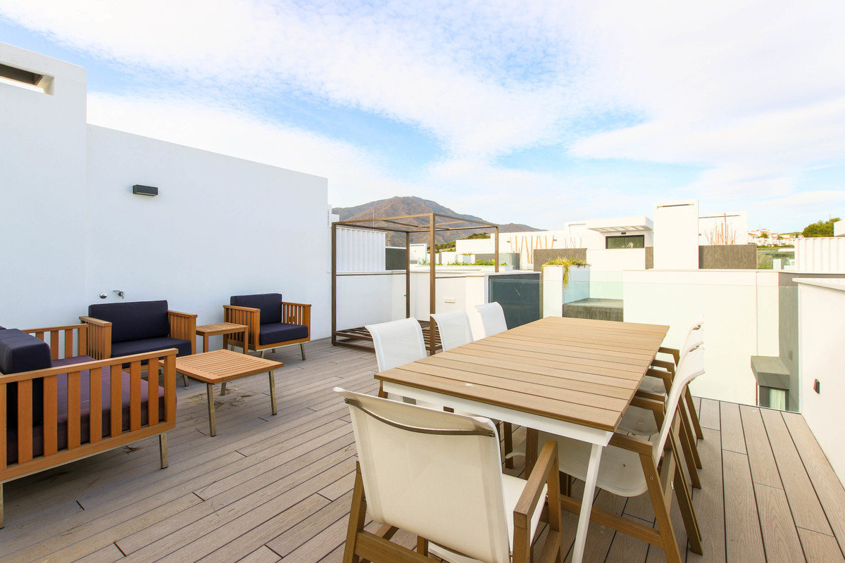 3 Bedroom Villa for Sale in Estepona — 8
