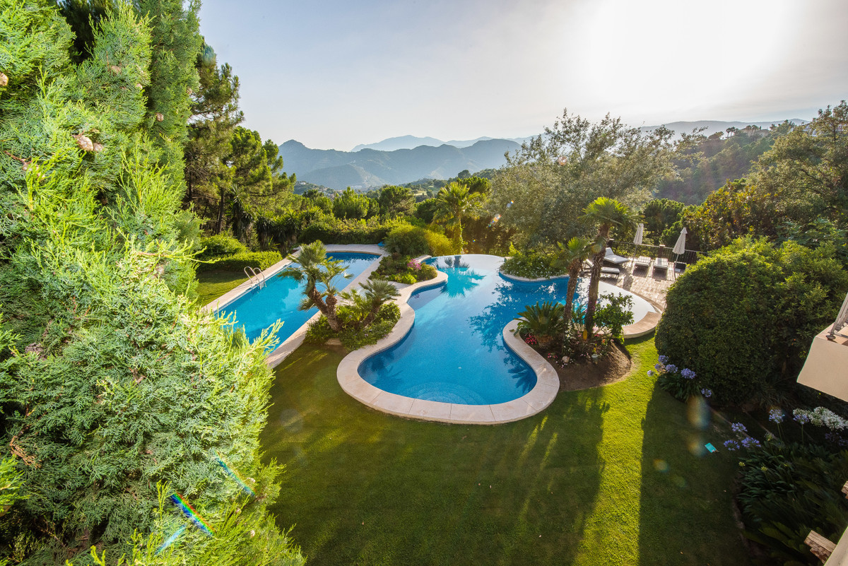 8 Bedroom Villa for Sale in La Zagaleta