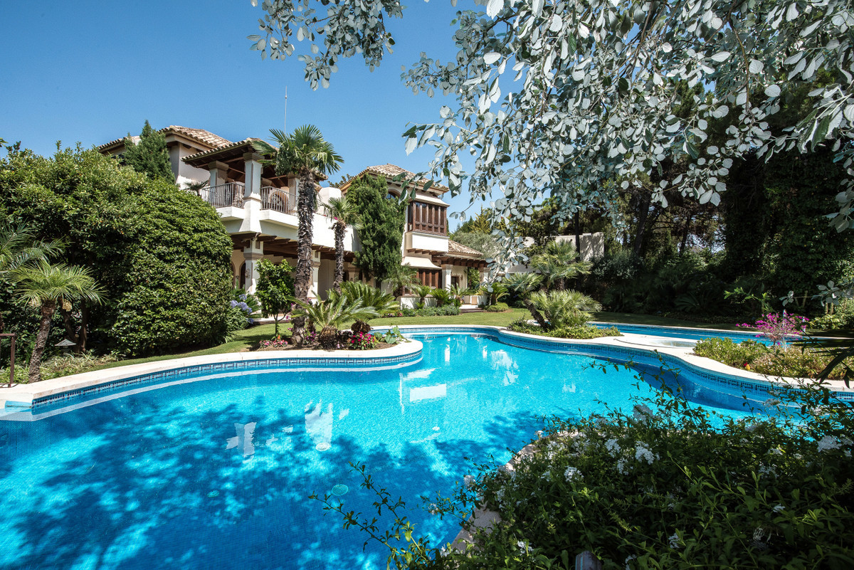 8 Bedroom Villa for Sale in La Zagaleta — 4