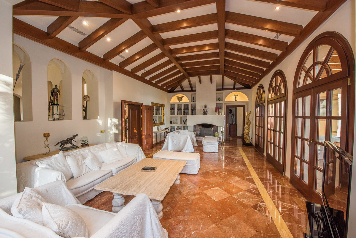 8 Bedroom Villa for Sale in La Zagaleta — 8