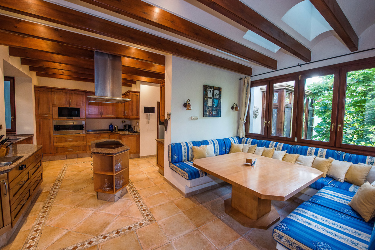 8 Bedroom Villa for Sale in La Zagaleta — 9