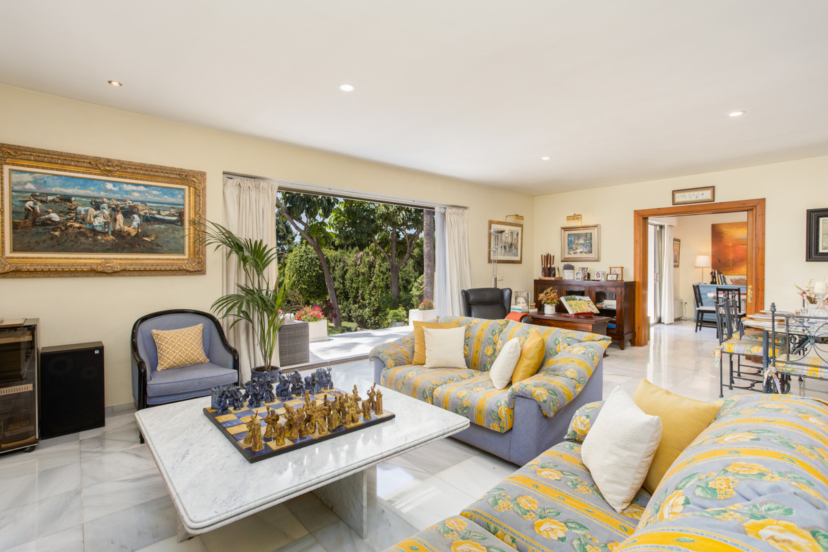 7 Bedroom Villa for Sale in Marbella — 2