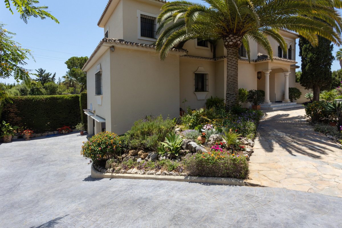 7 Bedroom Villa for Sale in Marbella — 8