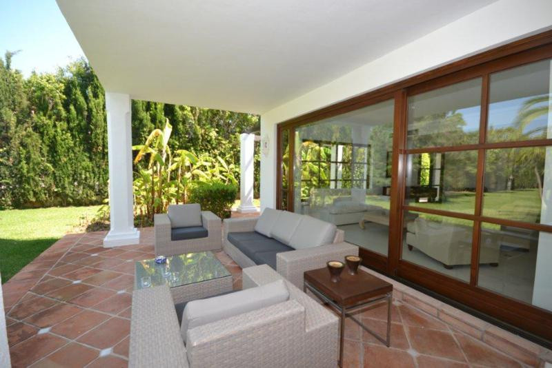 6 Bedroom Villa for Sale in Guadalmina Baja — view 11