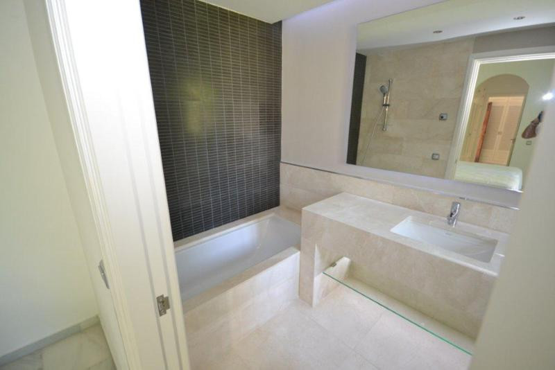 6 Bedroom Villa for Sale in Guadalmina Baja — view 13
