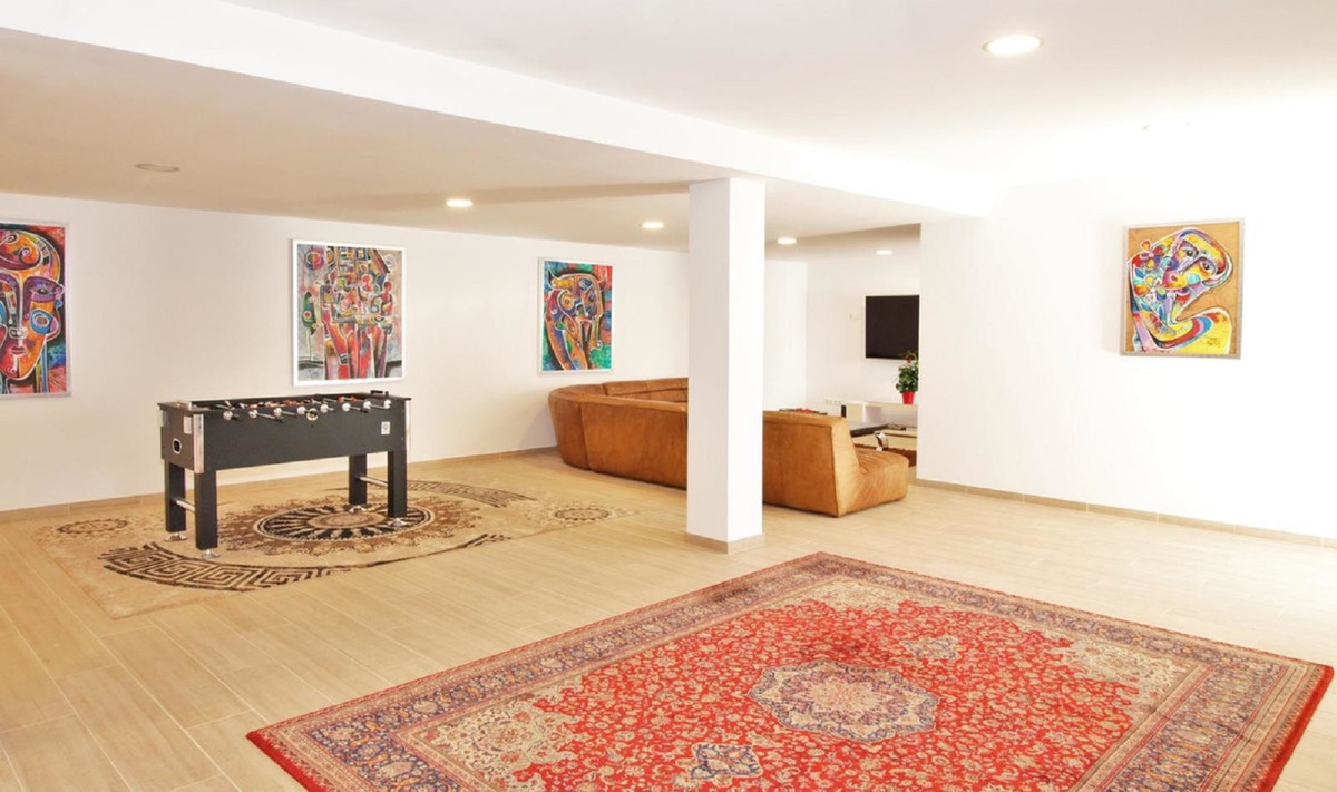 10 Bedroom Villa for Sale in El Paraiso — view 19