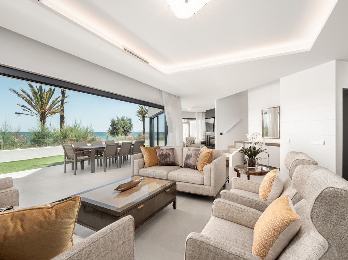 3 Bedroom Villa for Sale in Estepona