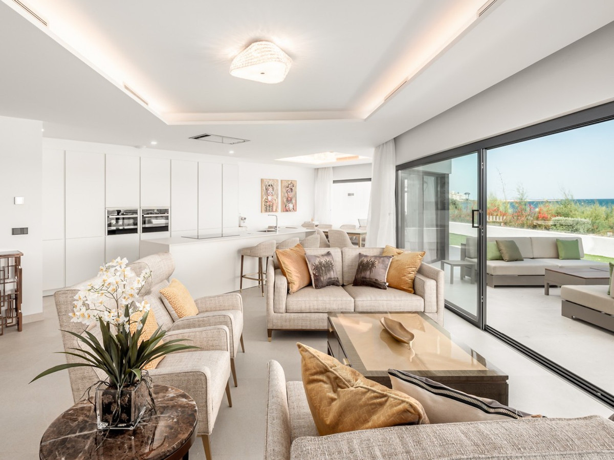 3 Bedroom Villa for Sale in Estepona — 2