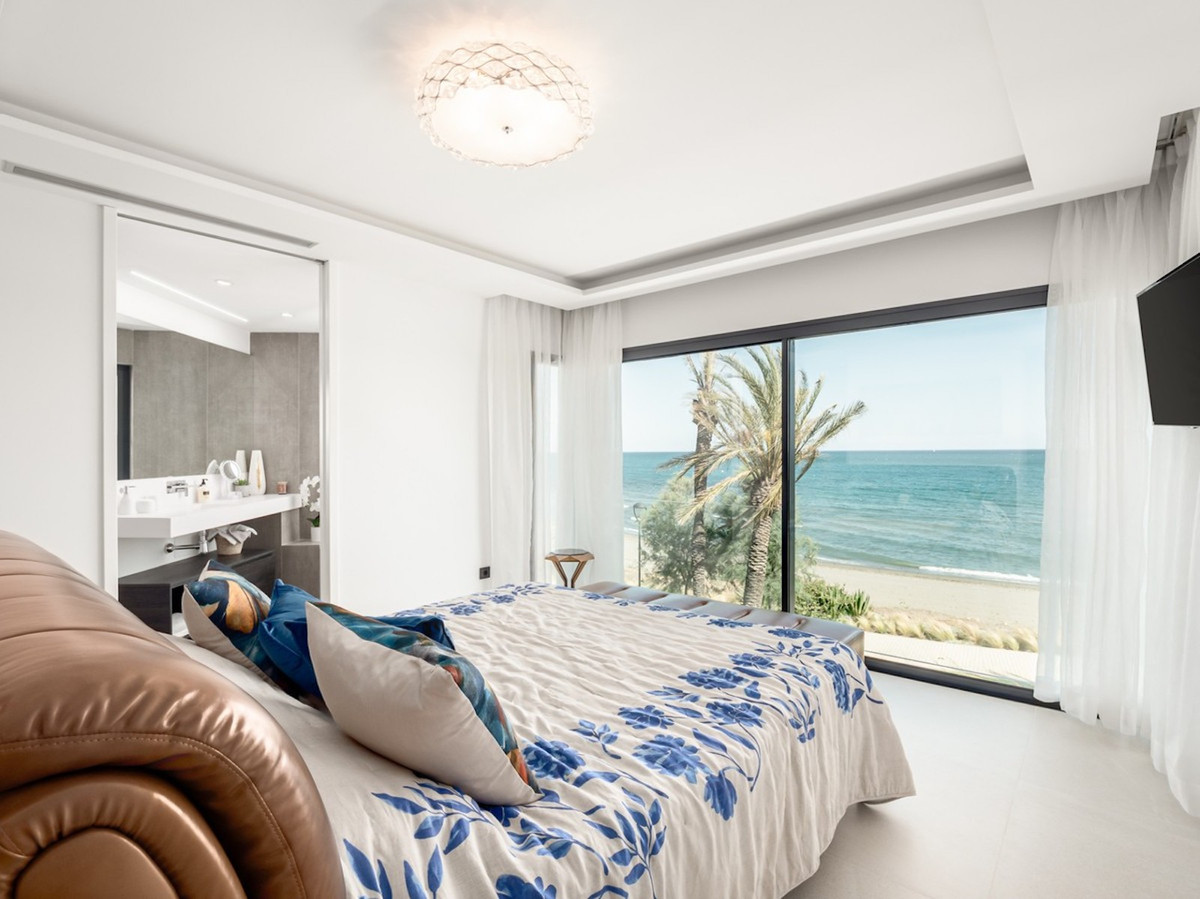 3 Bedroom Villa for Sale in Estepona — 3