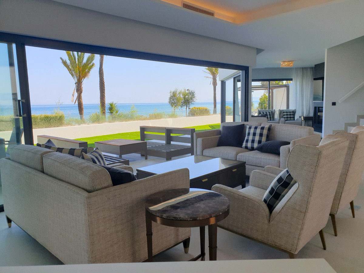 3 Bedroom Villa for Sale in Estepona — 8
