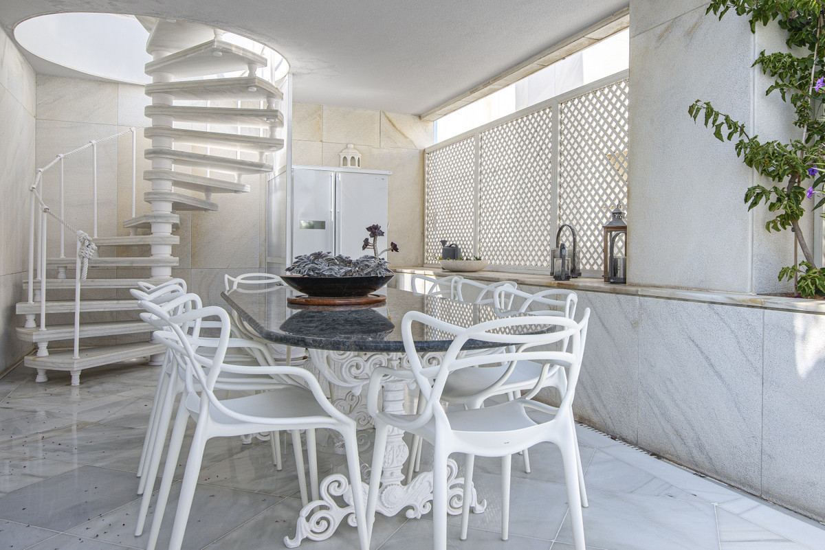 3 Bedroom Apartment for Sale in Puerto Banús — view 14