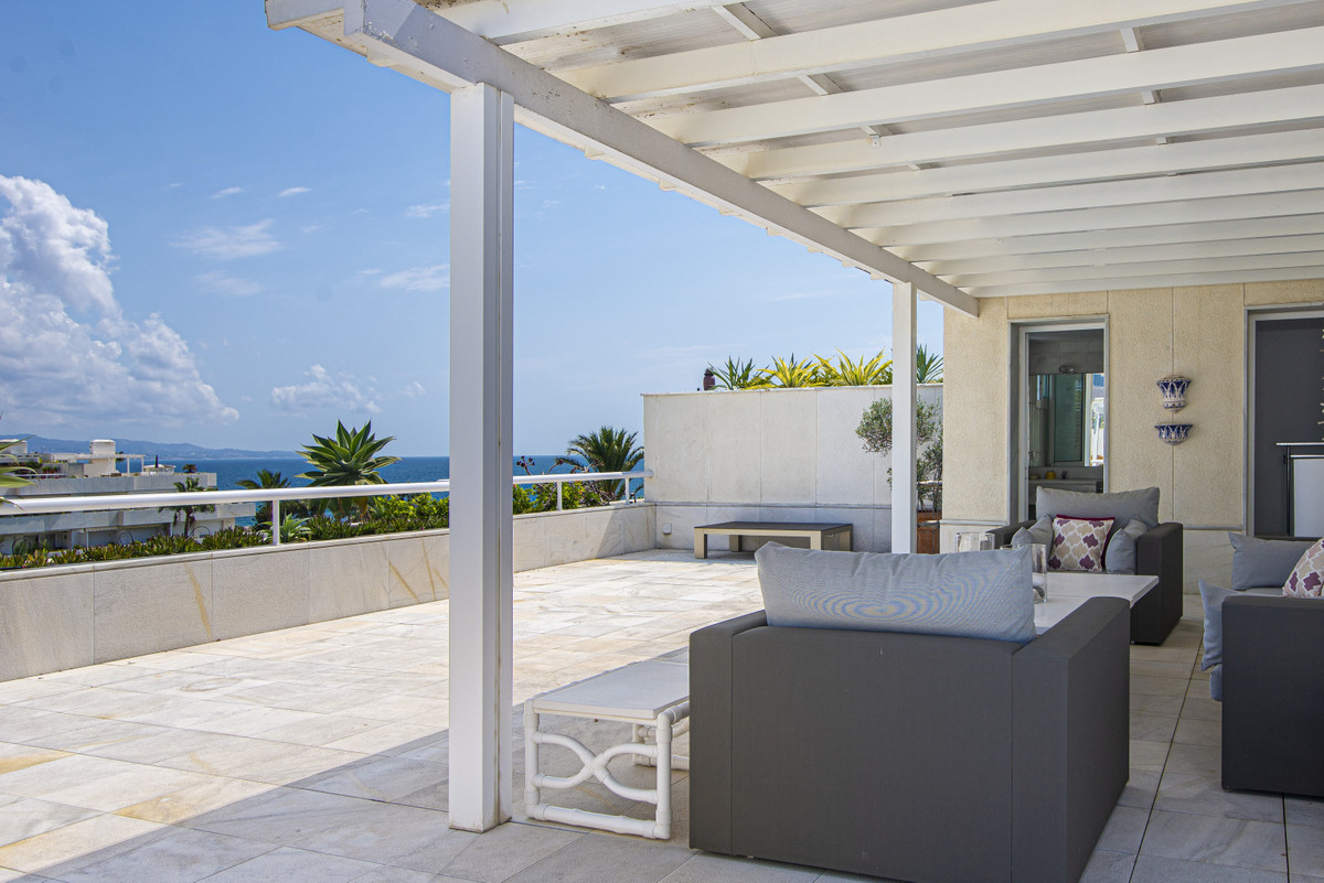 3 Bedroom Apartment for Sale in Puerto Banús — 3