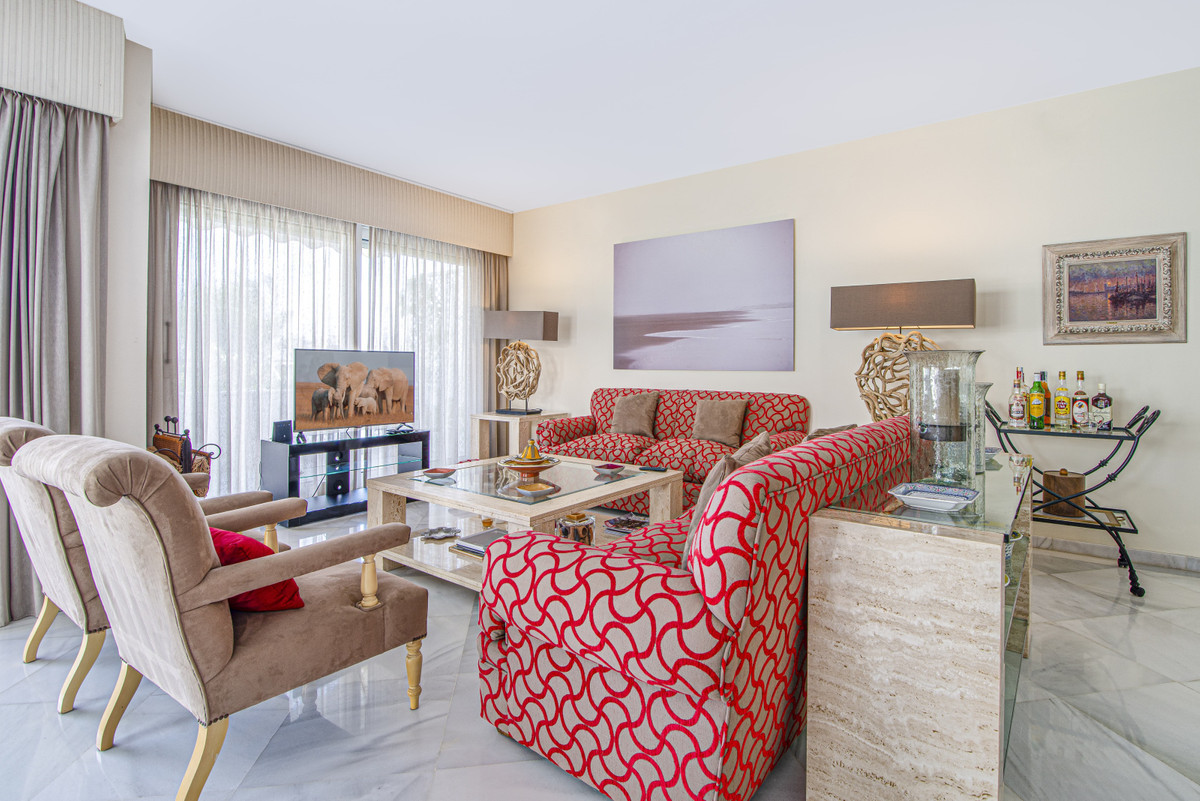 3 Bedroom Apartment for Sale in Puerto Banús — 4