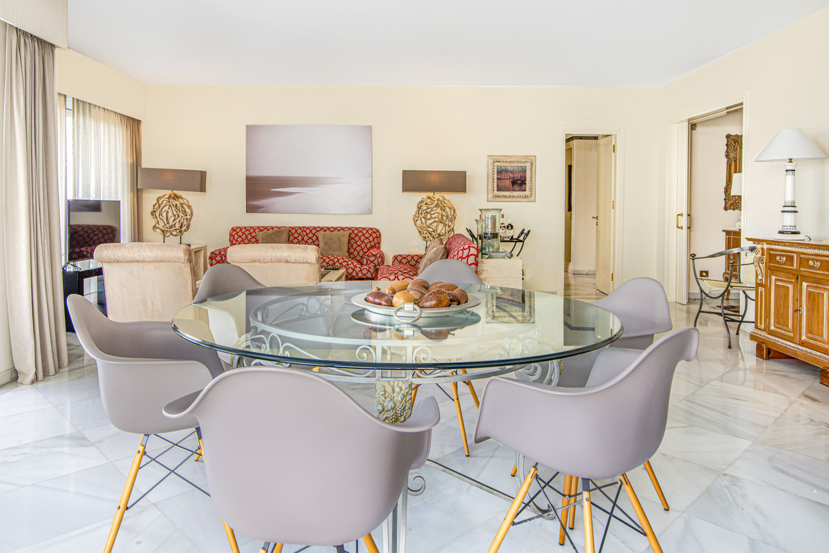 3 Bedroom Apartment for Sale in Puerto Banús — 6