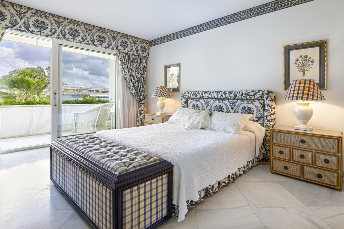 3 Bedroom Apartment for Sale in Puerto Banús — 8