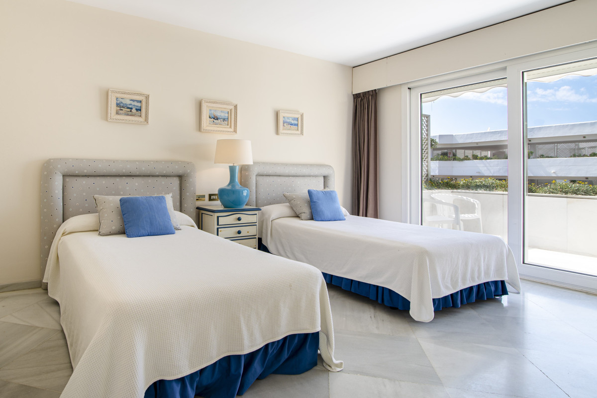 3 Bedroom Apartment for Sale in Puerto Banús — view 10