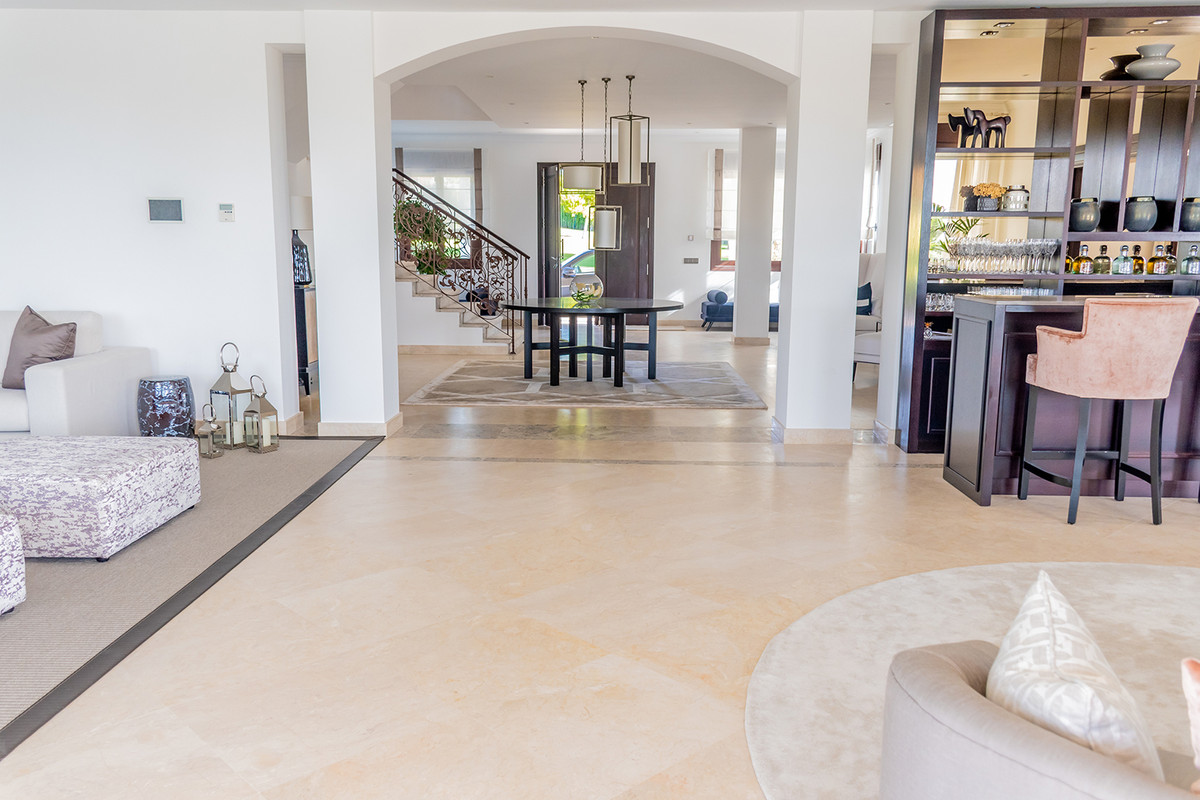 5 Bedroom Villa for Sale in Guadalmina Alta — view 14