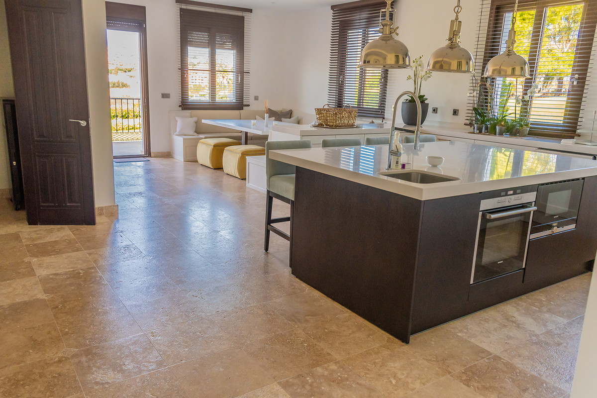 5 Bedroom Villa for Sale in Guadalmina Alta — view 16