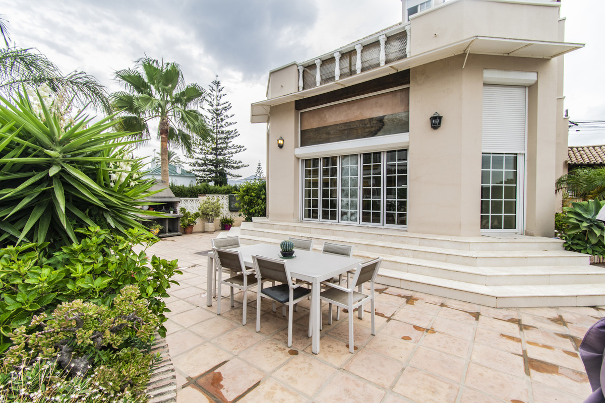 4 Bedroom Villa for Sale in San Pedro de Alcántara — 2