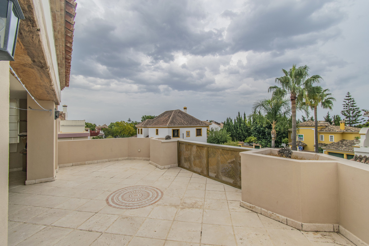 4 Bedroom Villa for Sale in San Pedro de Alcántara — 4