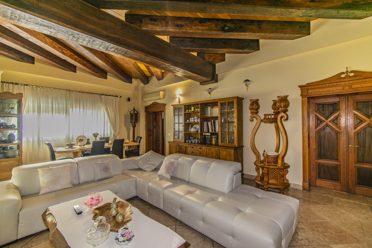 4 Bedroom Villa for Sale in San Pedro de Alcántara — 5