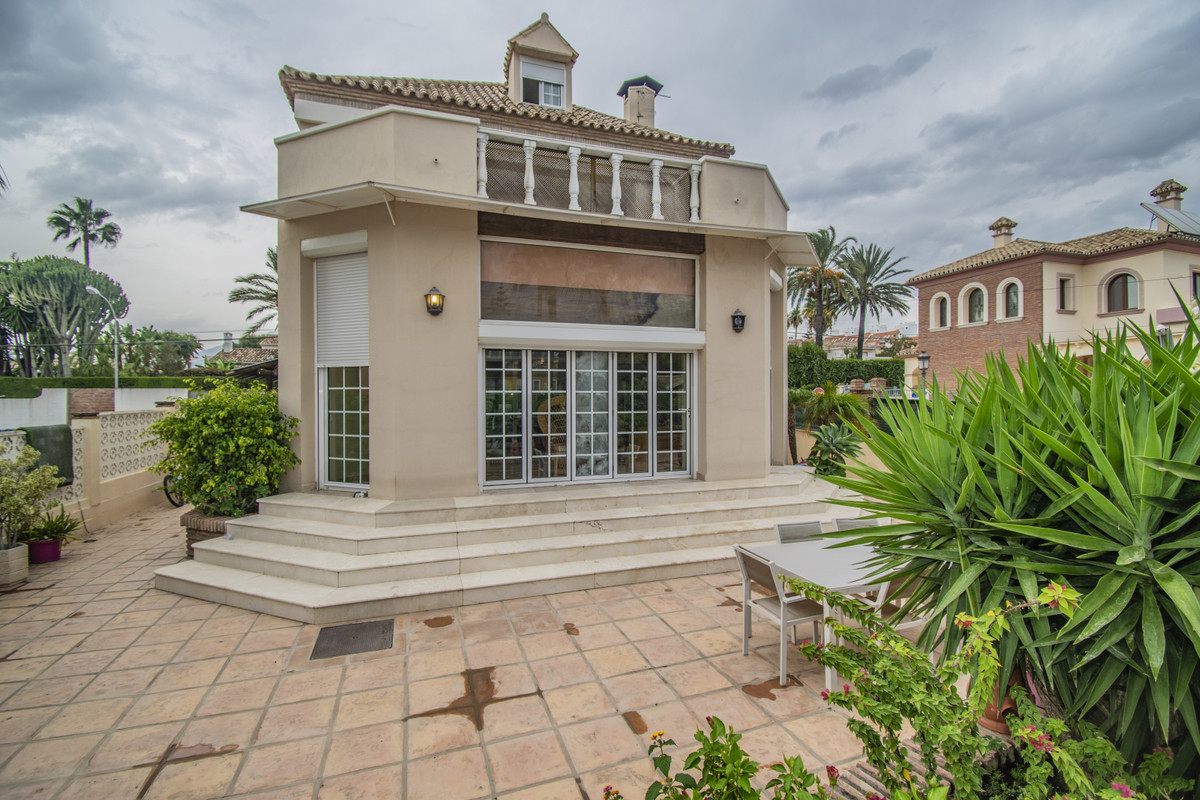 4 Bedroom Villa for Sale in San Pedro de Alcántara — 7