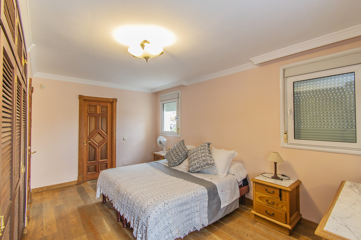 4 Bedroom Villa for Sale in San Pedro de Alcántara — 9