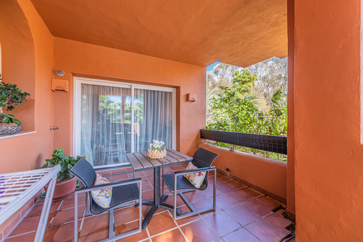 3 Bedroom Apartment for Sale in Nueva Andalucía — 2