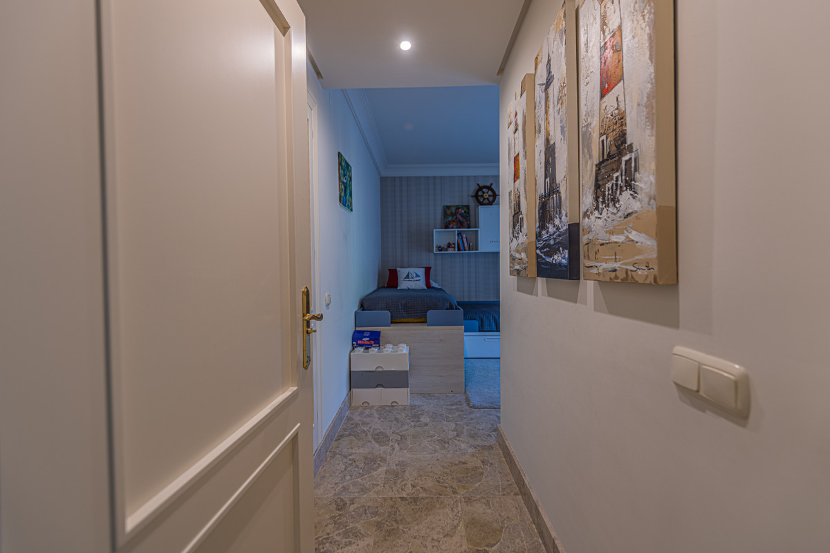 3 Bedroom Apartment for Sale in Nueva Andalucía — view 12