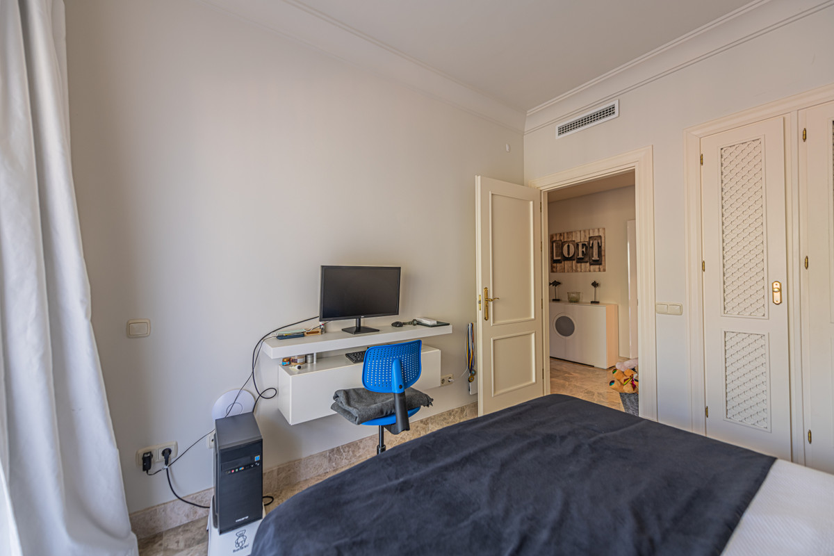 3 Bedroom Apartment for Sale in Nueva Andalucía — view 13