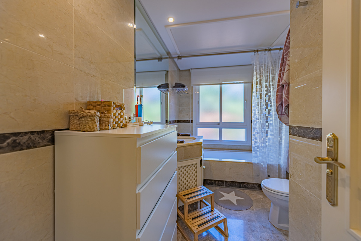 3 Bedroom Apartment for Sale in Nueva Andalucía — view 14