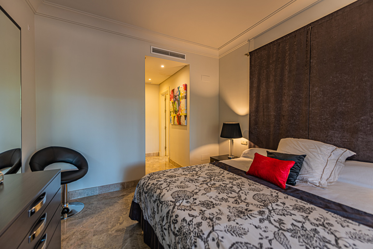 3 Bedroom Apartment for Sale in Nueva Andalucía — view 15