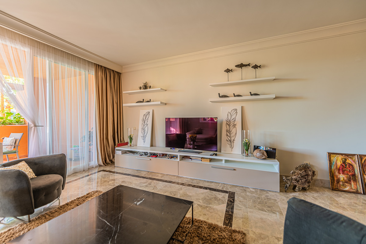 3 Bedroom Apartment for Sale in Nueva Andalucía — view 16