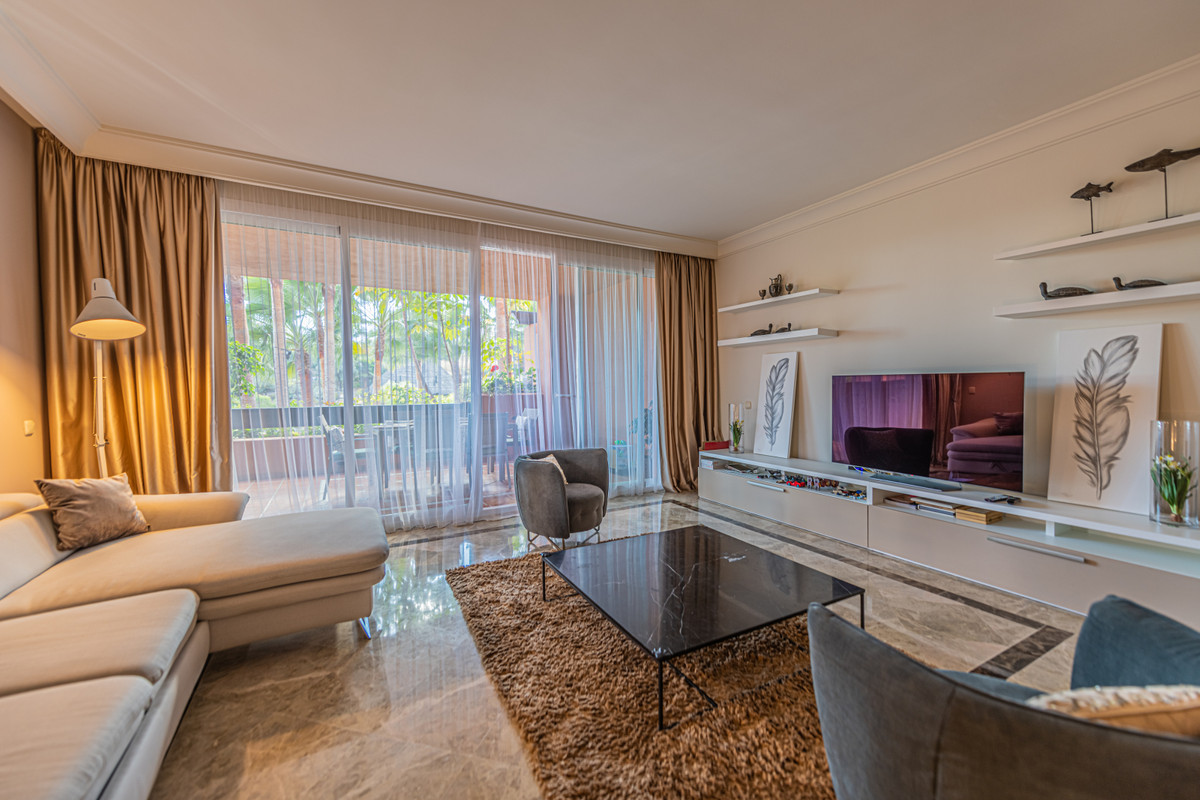 3 Bedroom Apartment for Sale in Nueva Andalucía — 3
