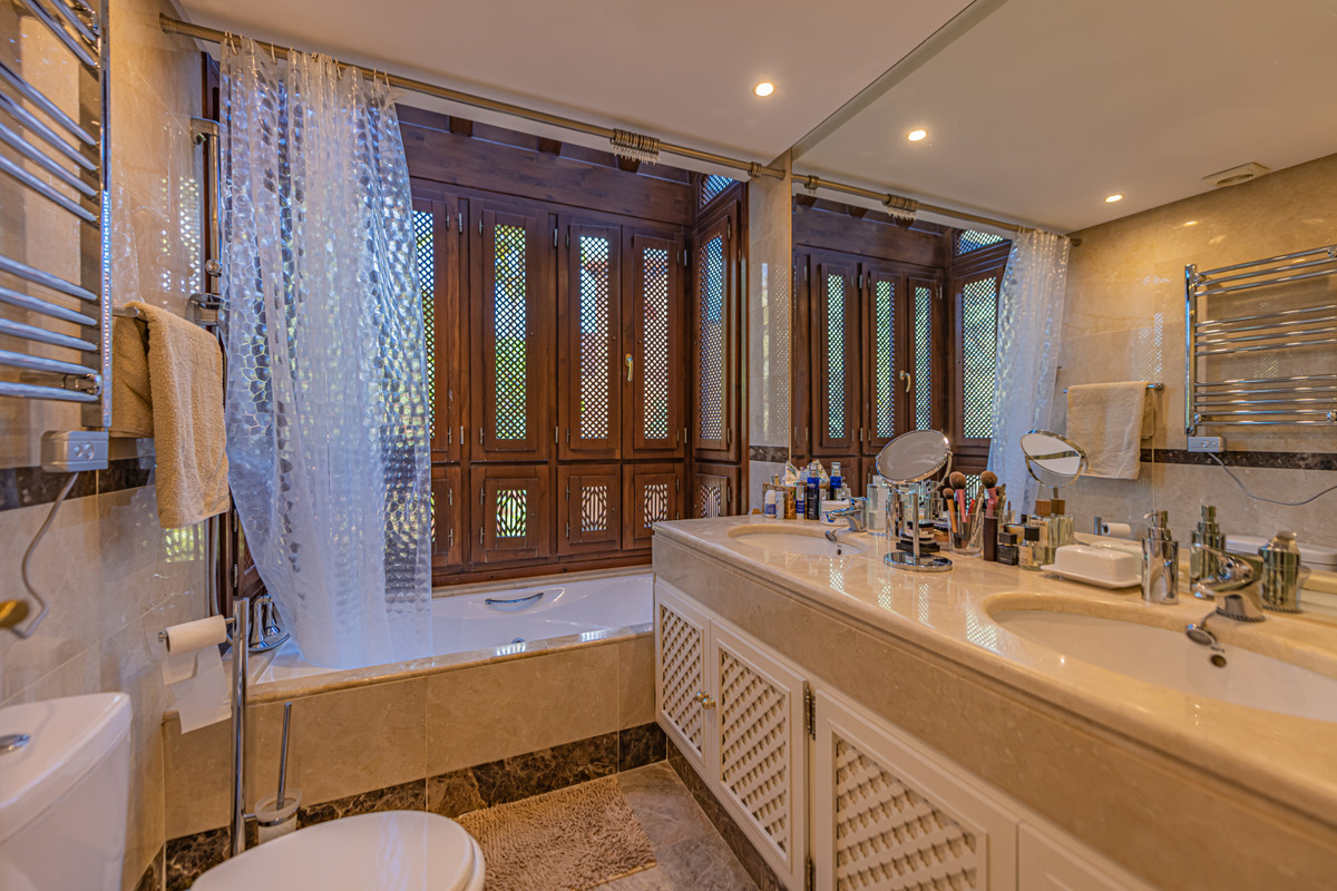 3 Bedroom Apartment for Sale in Nueva Andalucía — 6