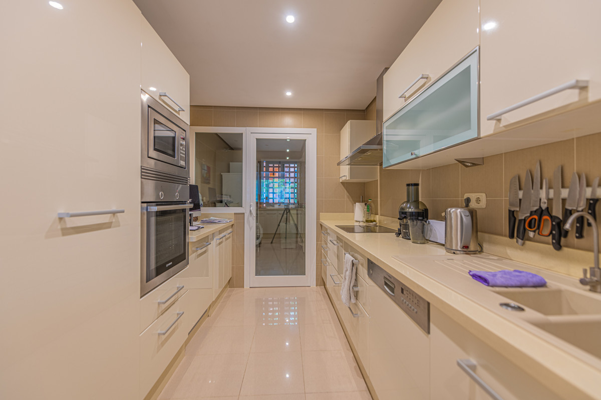 3 Bedroom Apartment for Sale in Nueva Andalucía — 8