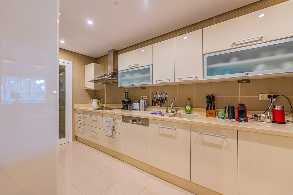 3 Bedroom Apartment for Sale in Nueva Andalucía — 9