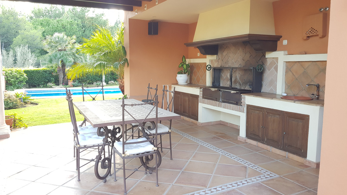 4 Bedroom Villa for Sale in Sierra Blanca — view 15