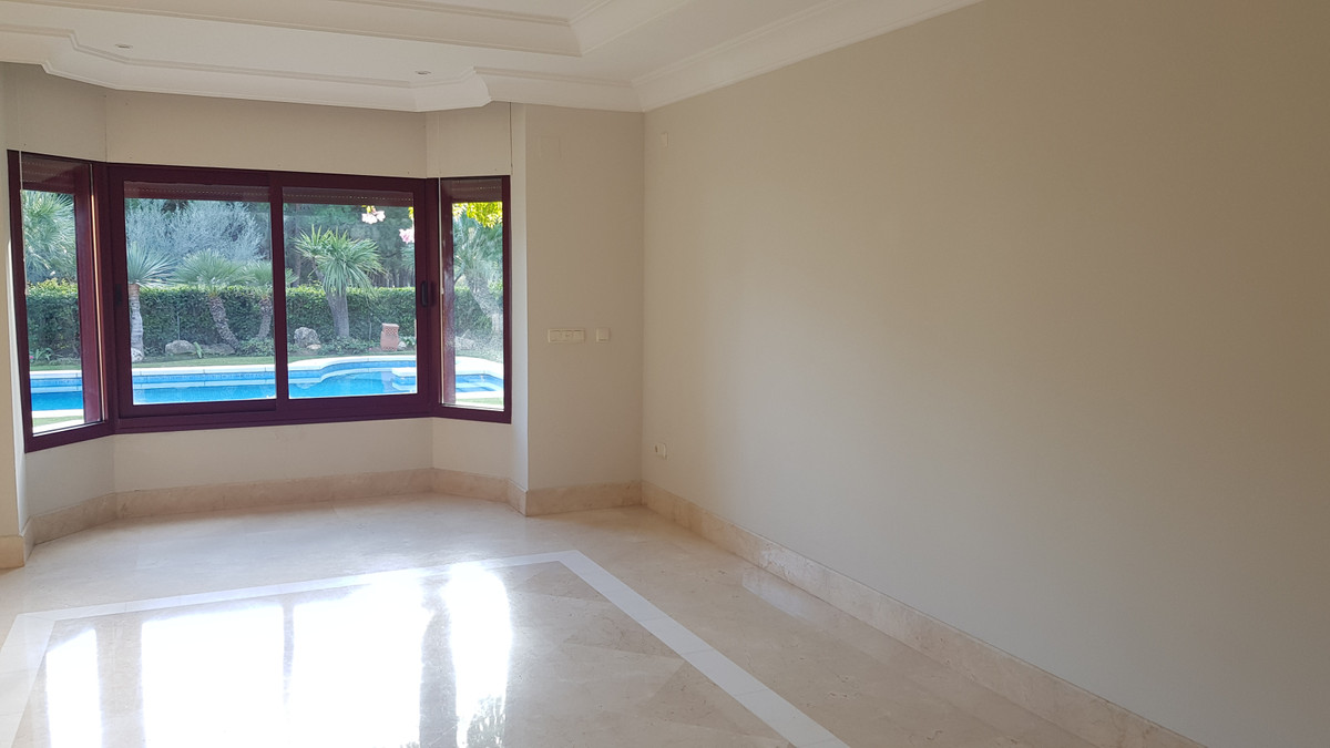 4 Bedroom Villa for Sale in Sierra Blanca — view 18