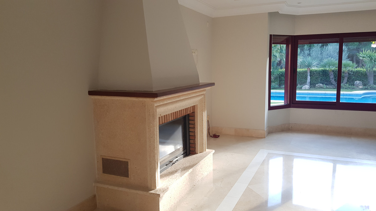 4 Bedroom Villa for Sale in Sierra Blanca — view 19