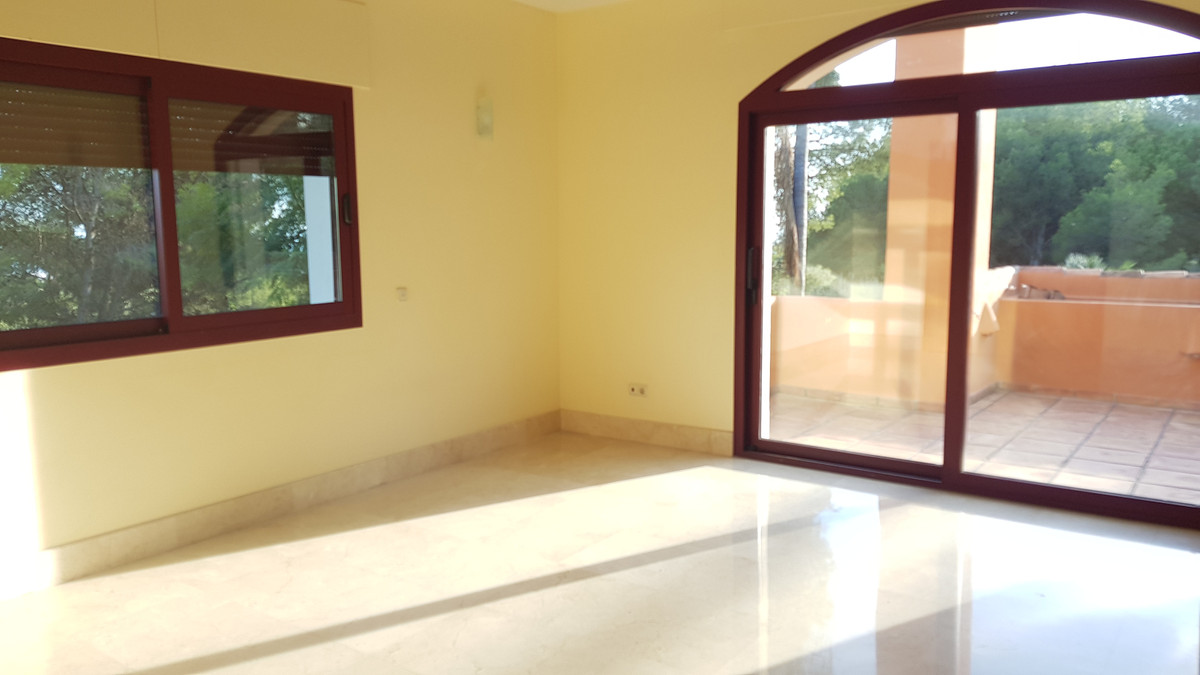 4 Bedroom Villa for Sale in Sierra Blanca — view 20