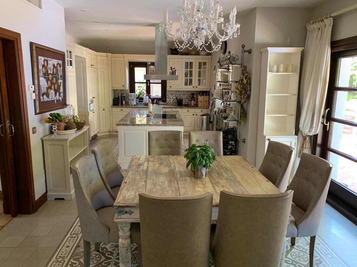 5 Bedroom Villa for Sale in Sierra Blanca — view 13