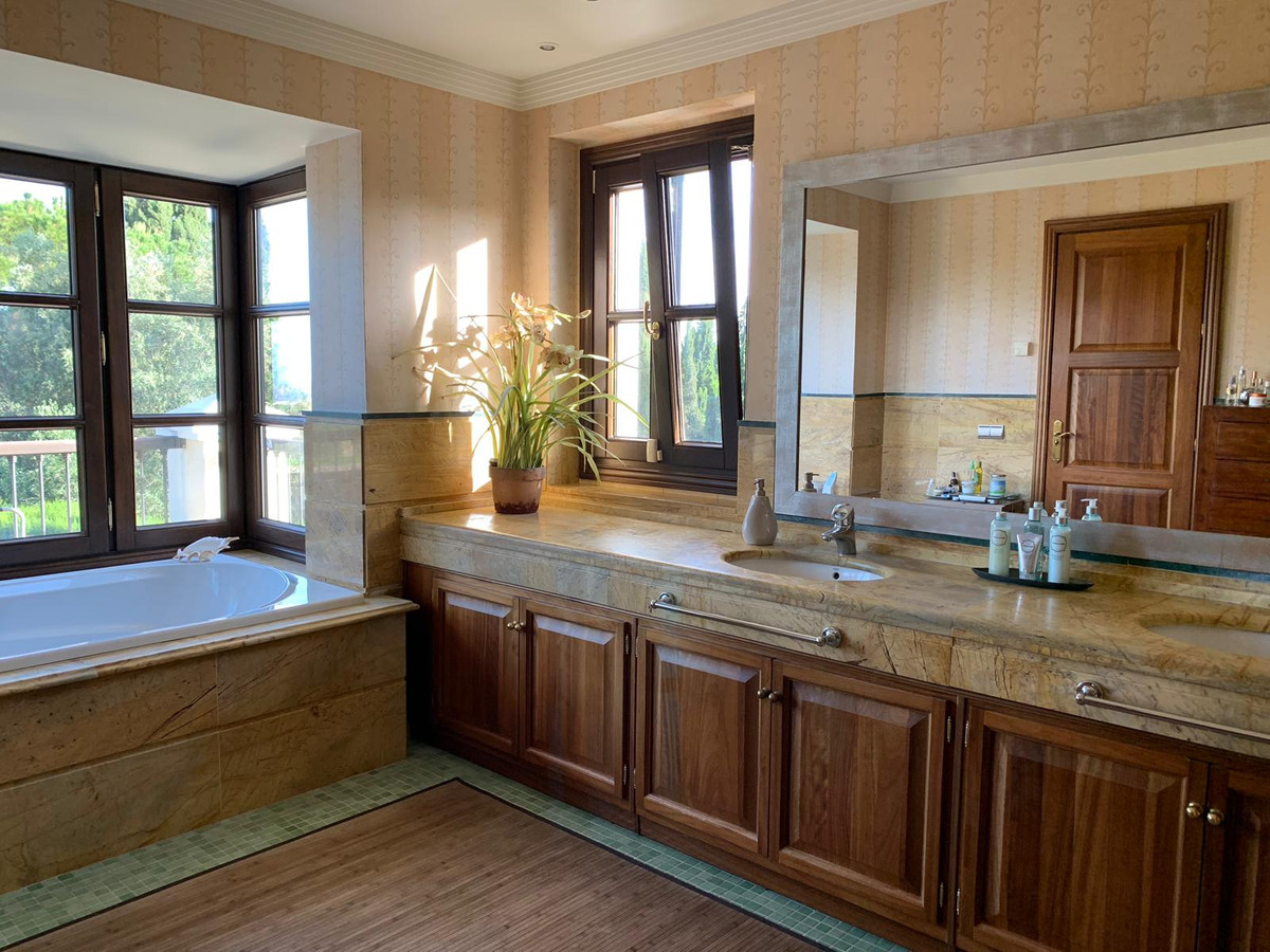 5 Bedroom Villa for Sale in Sierra Blanca — view 19