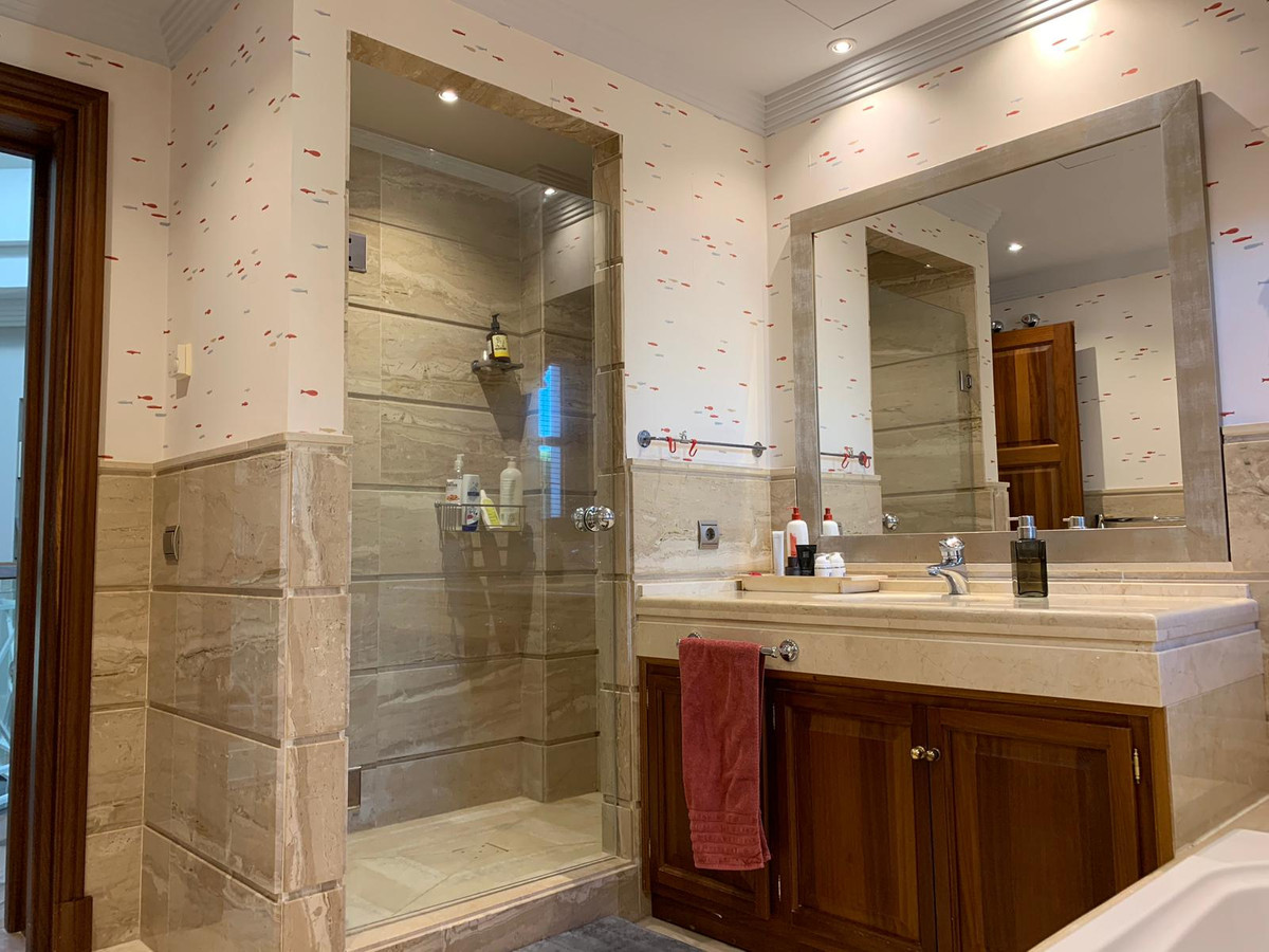 5 Bedroom Villa for Sale in Sierra Blanca — view 20